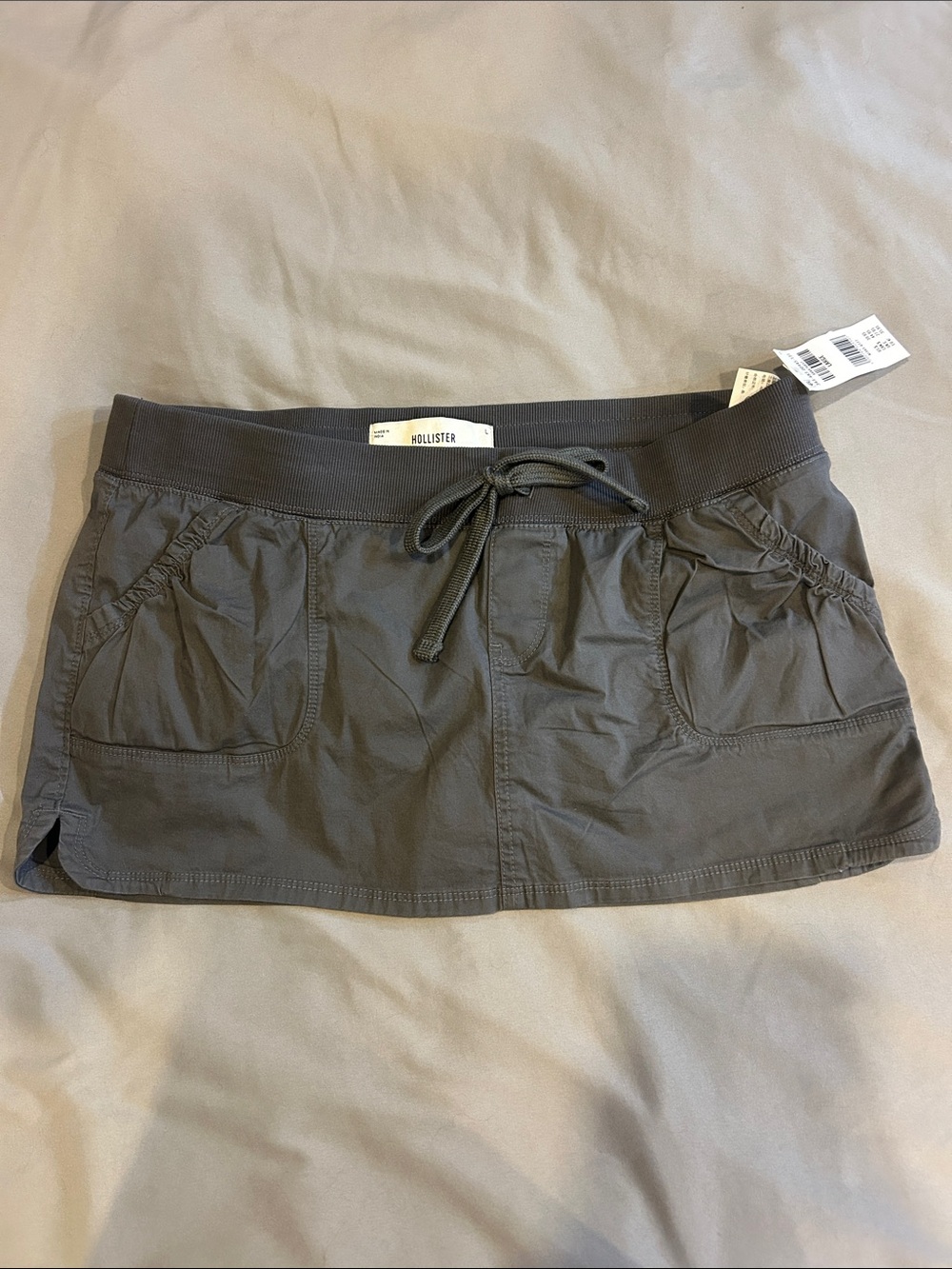 Hollister Low-Rise Charcoal Drawstring Casual Mini Skirt (Built in shorts!!) NWT